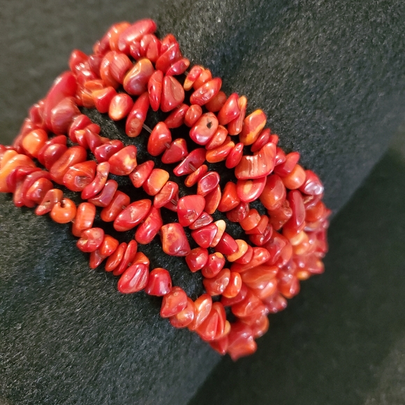 GORGEOUS IN RED - Picture 2 of 5